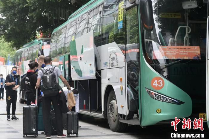 在欧冠输给安特卫普之前，巴萨上轮联赛不敌赫罗纳，俱乐部高层消息人士告诉TA，比赛结果尤其令人痛苦，因为“我们被一家踢出我们足球风格并表现出色的俱乐部击败了”。